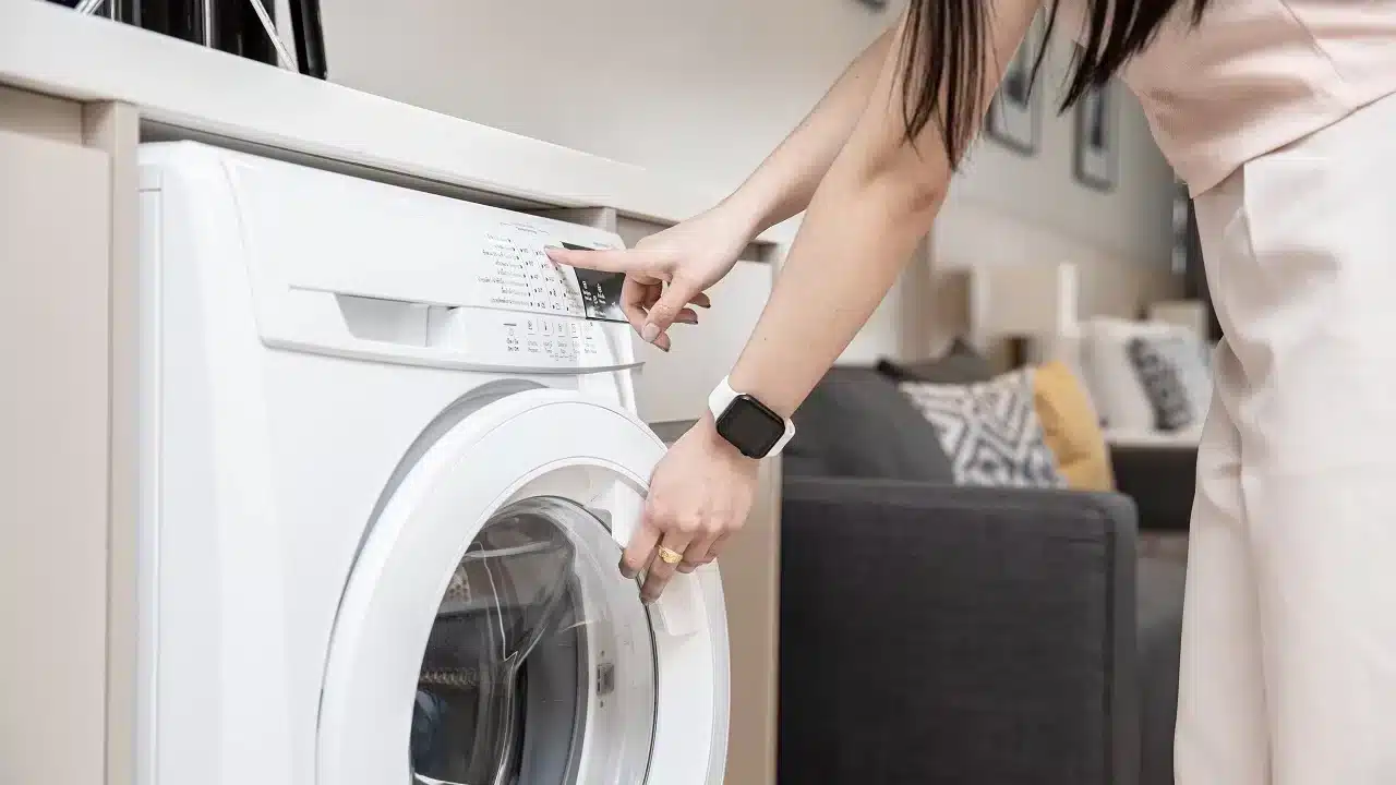machine à laver peu de personnes connaissent cette astuce simple pour avoir un linge plus propre et plus doux